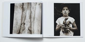 Sally Mann, bok Immediate Family signed.
