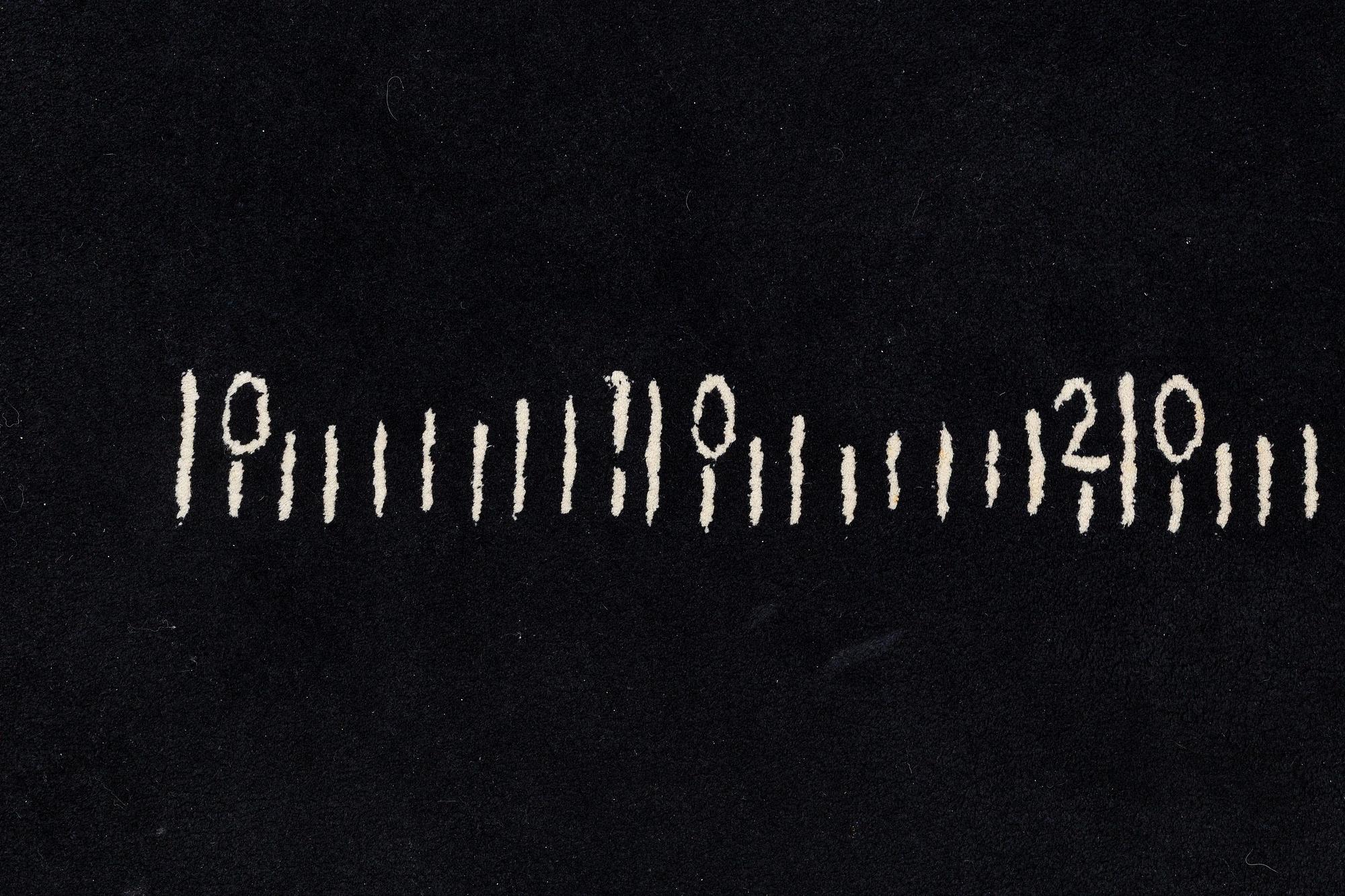 Eileen Gray, matta, "Centimètre", Black board rug, Handtuftad, 246,5 x 228,5 cm, Efter design av Eileen Gray.