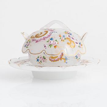An opaline glass dish with cover and stand, Neo-Rococo, mid/second half of the 19th century.