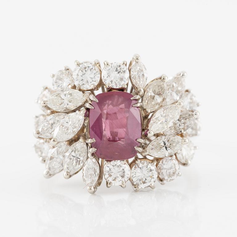 Ring 18K white gold with a ruby and navette- and brilliant-cut diamonds.