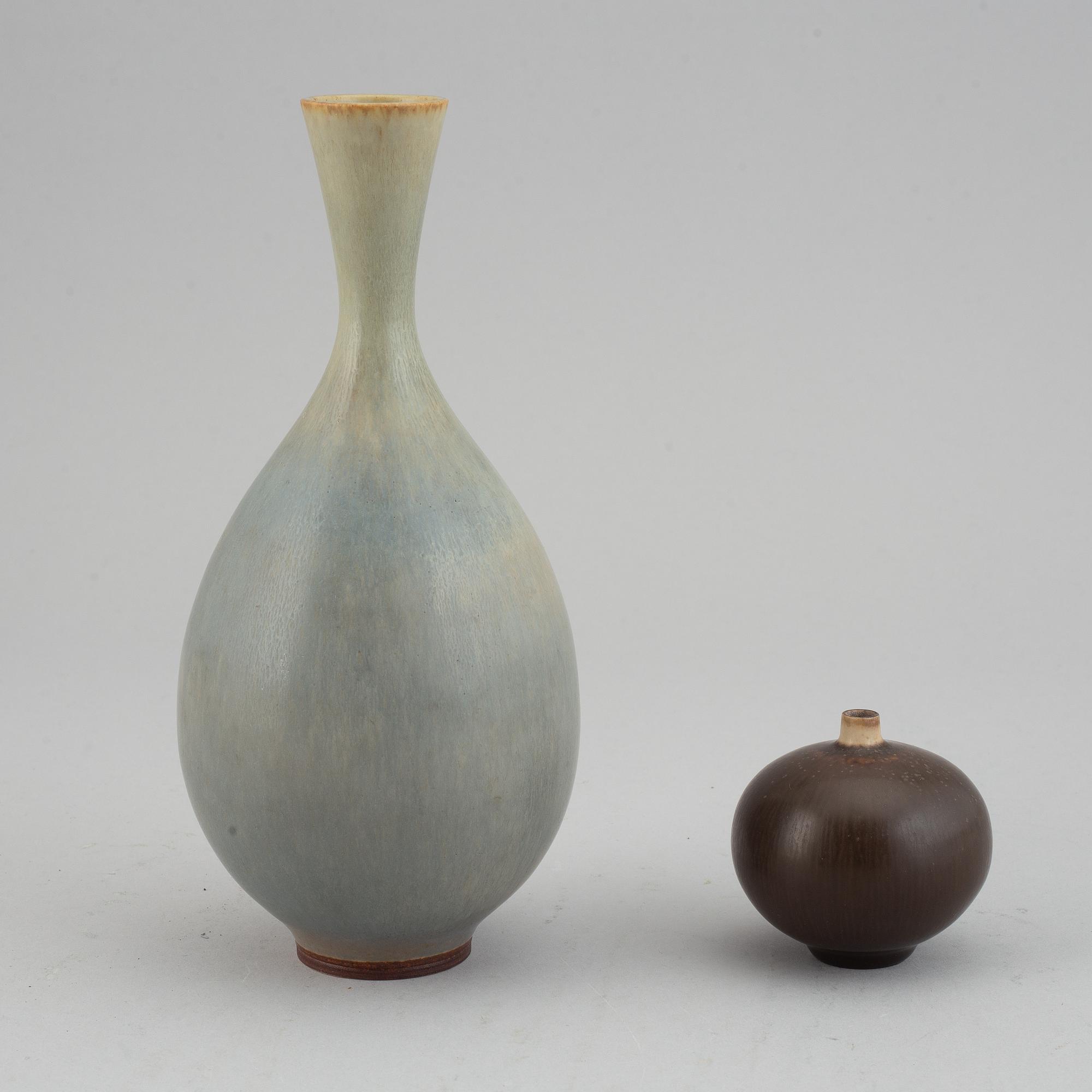 Berndt Friberg, vaser, 2 st stengods, Gustavsberg studio, signerade.