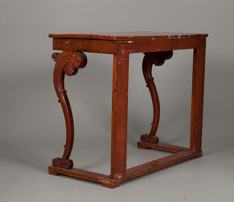 SPEGEL MED KONSOLBORD,  mahognyfanerad, Ryssland omkring 1830.