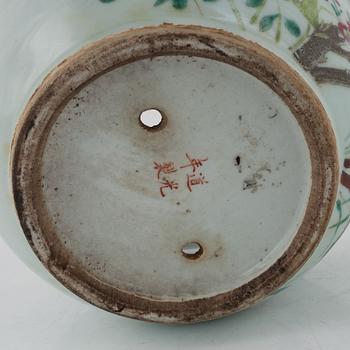 Ytterfoder, porslin, Kina, sent 1800-tal.