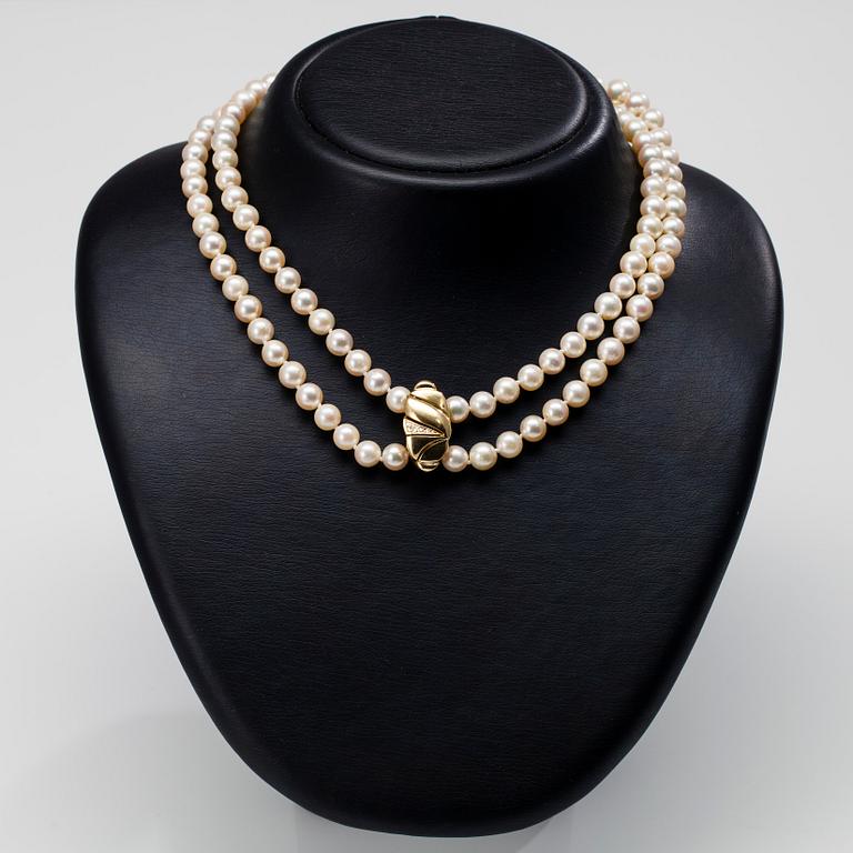 PÄRLCOLLIER, låset 18K guld, 6 diamanter, tot. 0,06 ct. 1990.