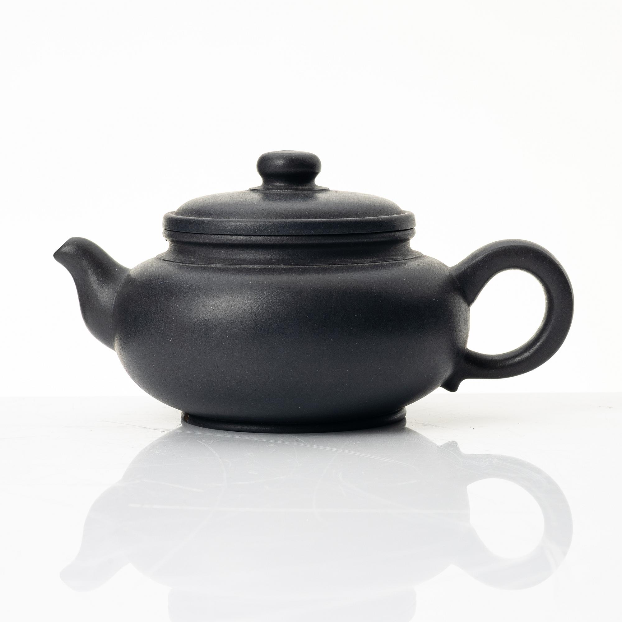 Zhou Guizhen, A blue yixing teapot, China, 1980s.