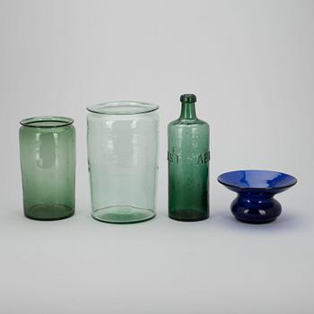 GLASFÖREMÅL 4 st, 1800-talets slut och 1900-talets början.