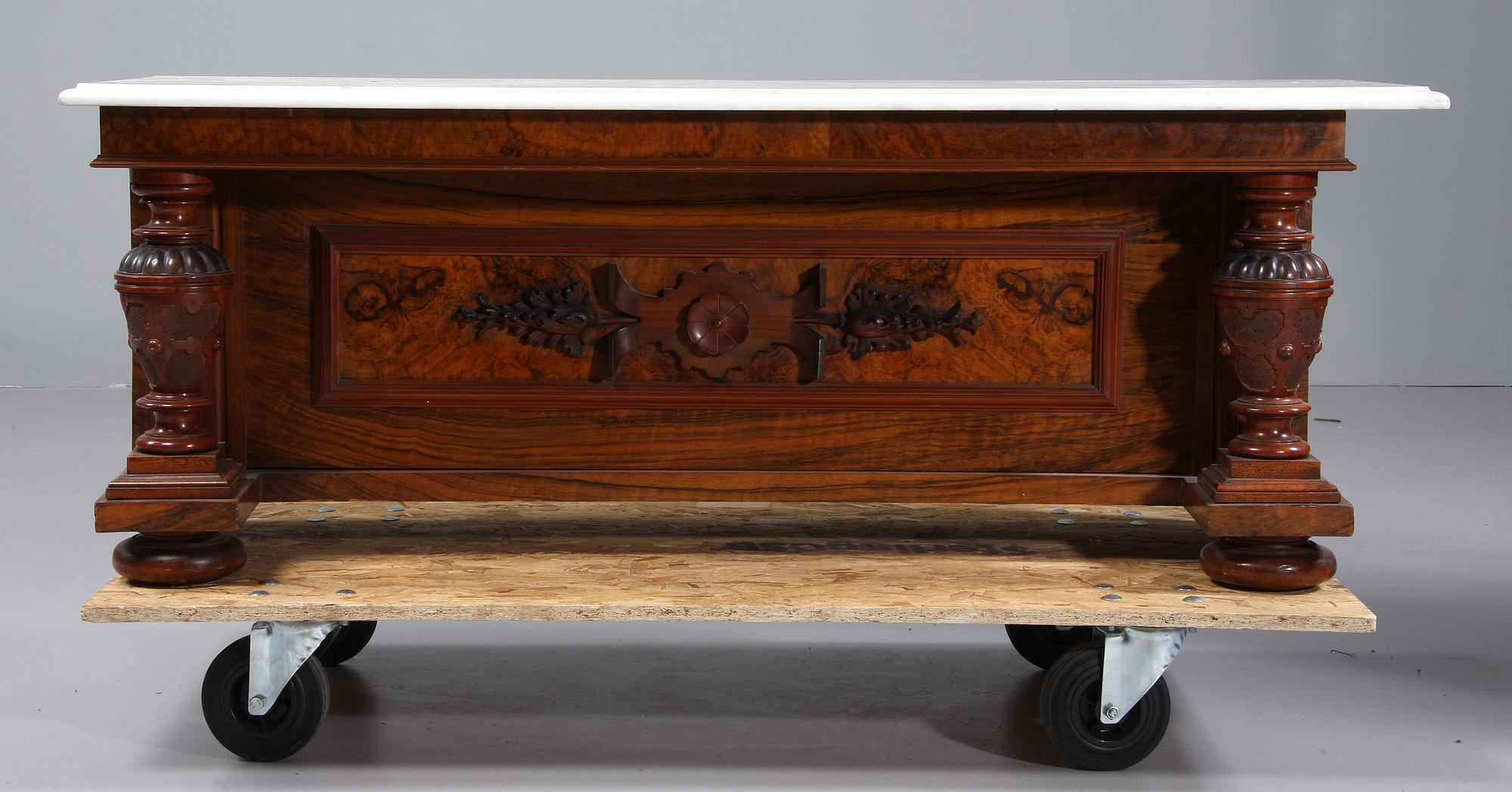 SPEGEL samt KONSOLBORD, nyrenässans, 1800-talets andra hälft.
