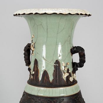 A large pair of Chinese blue and white porcelain vases, early 20th century.
