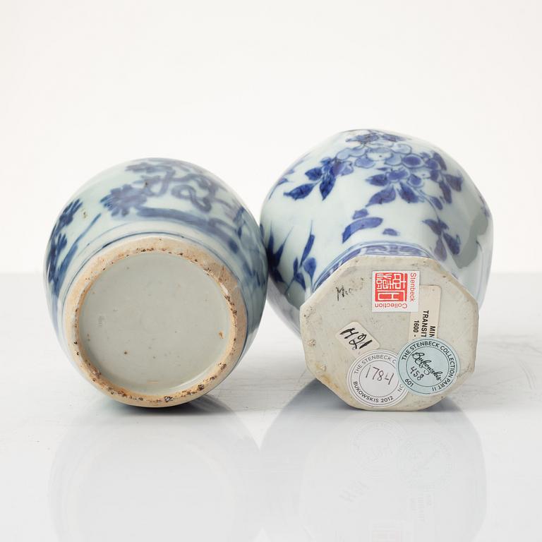 Two blue and white jars, 17th century.