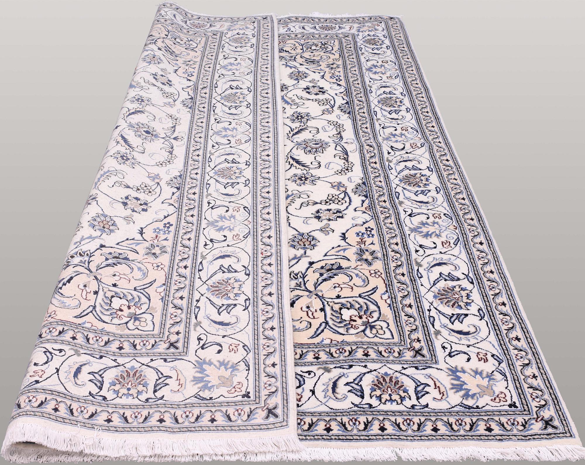 Nain, part silk, ca 312 x 205 cm.