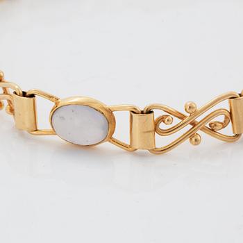 18K gold and cabochon-cut moonstone bracelet.