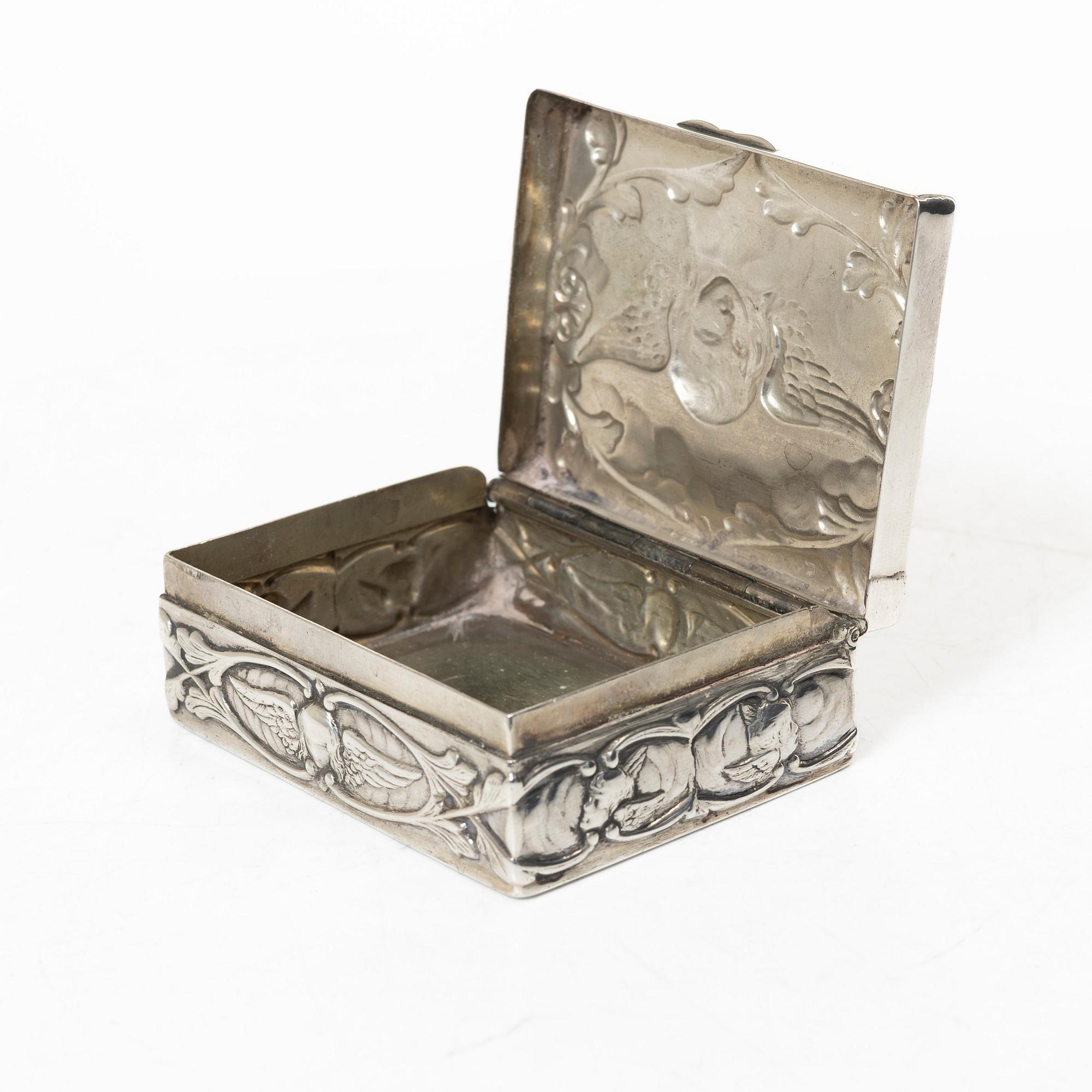 William Comyns & Sons, box, silver, London 1895.