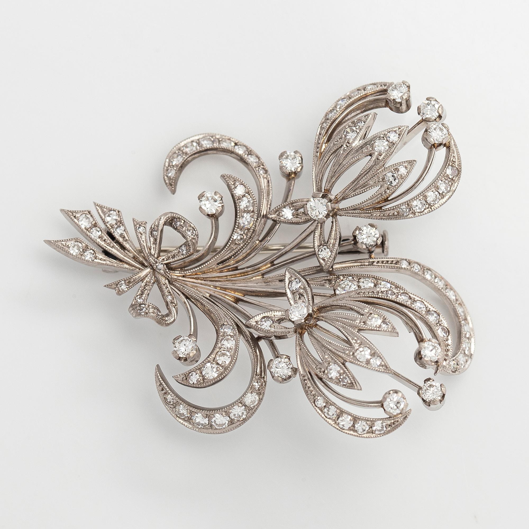 A. Tillander, Brosch, palladium med briljant- och åttkantslipade diamanter. Helsingfors.