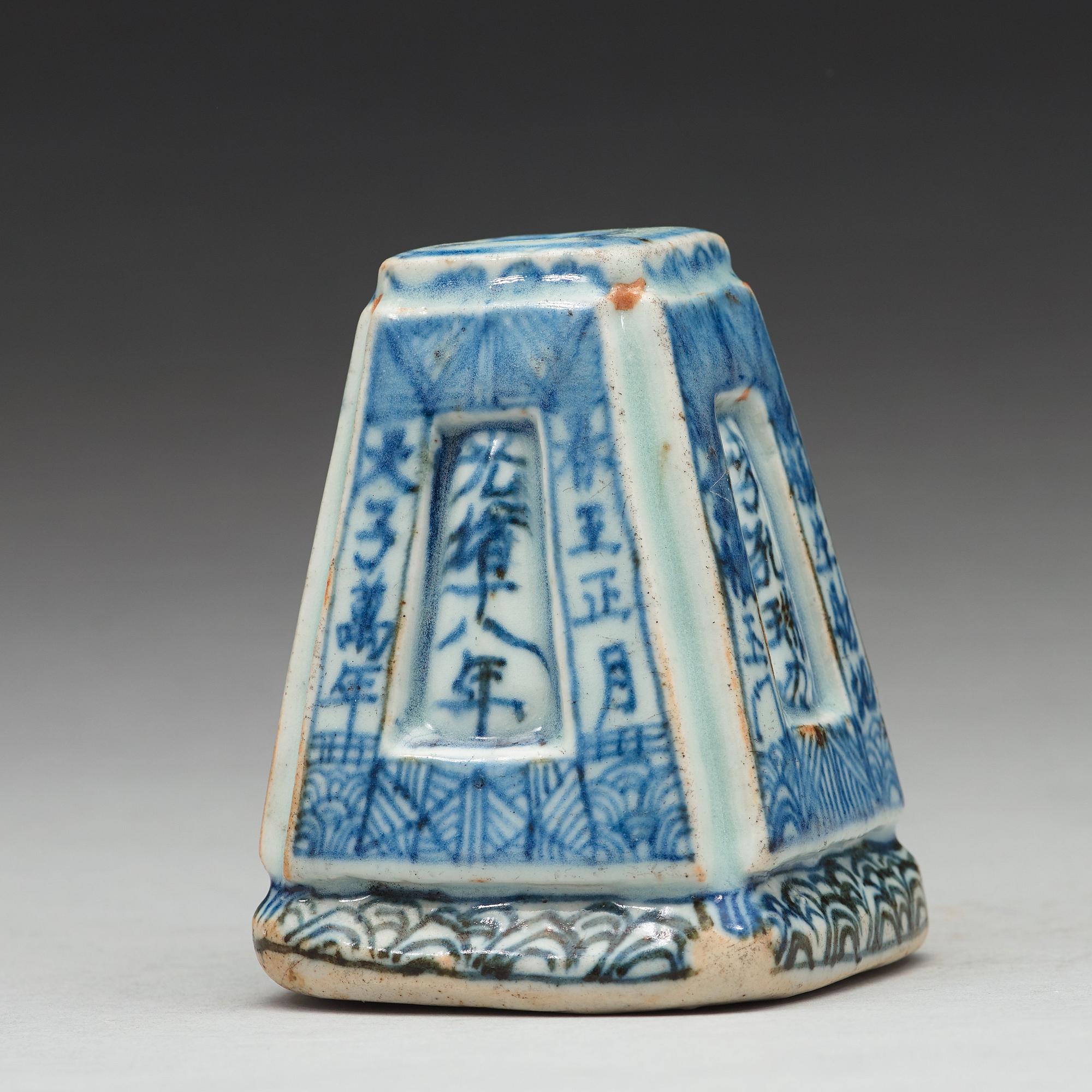 STÄLL, porslin. Qingdynastin, 1800-tal.