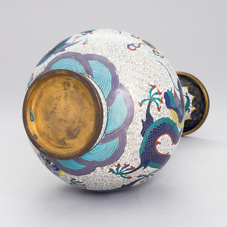 A vase, cloisonné, China, 20th century.