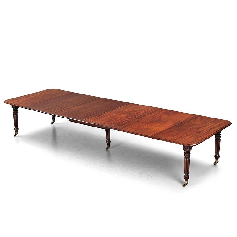A Regency mahogany dining table, first part 19th century.