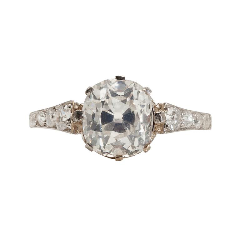 A RING, platinum. Old cut diamond c. 2.50. In total c. 3.00 ct. Size 17+. Weight 3.2 g.