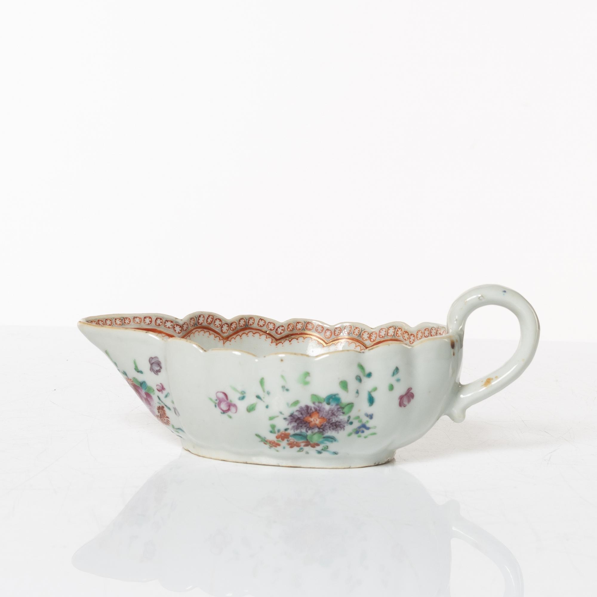 A group of 14 Chinese porcelain dessert dishes and a famile rose sauce boat, Qing dynasty, Qianlong (1736-95).