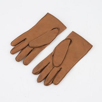 Hermès, a pair of lambs leather gloves, French size 7.5.