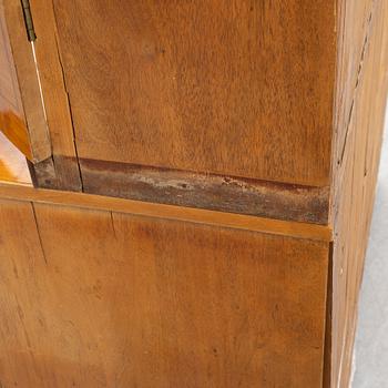 Vitrinskåp, 1800-talets mitt.