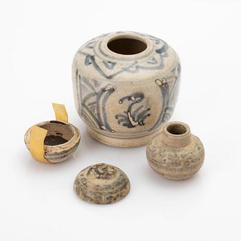 A group of porcelain, 4 pieces, China, Ming Dynasty (1368–1644).