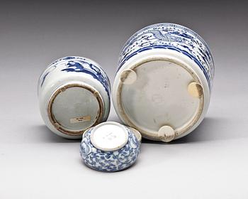 YTTERFODER, 2 st samt LOCKASK, porslin, Kina, 1800-1900-tal.