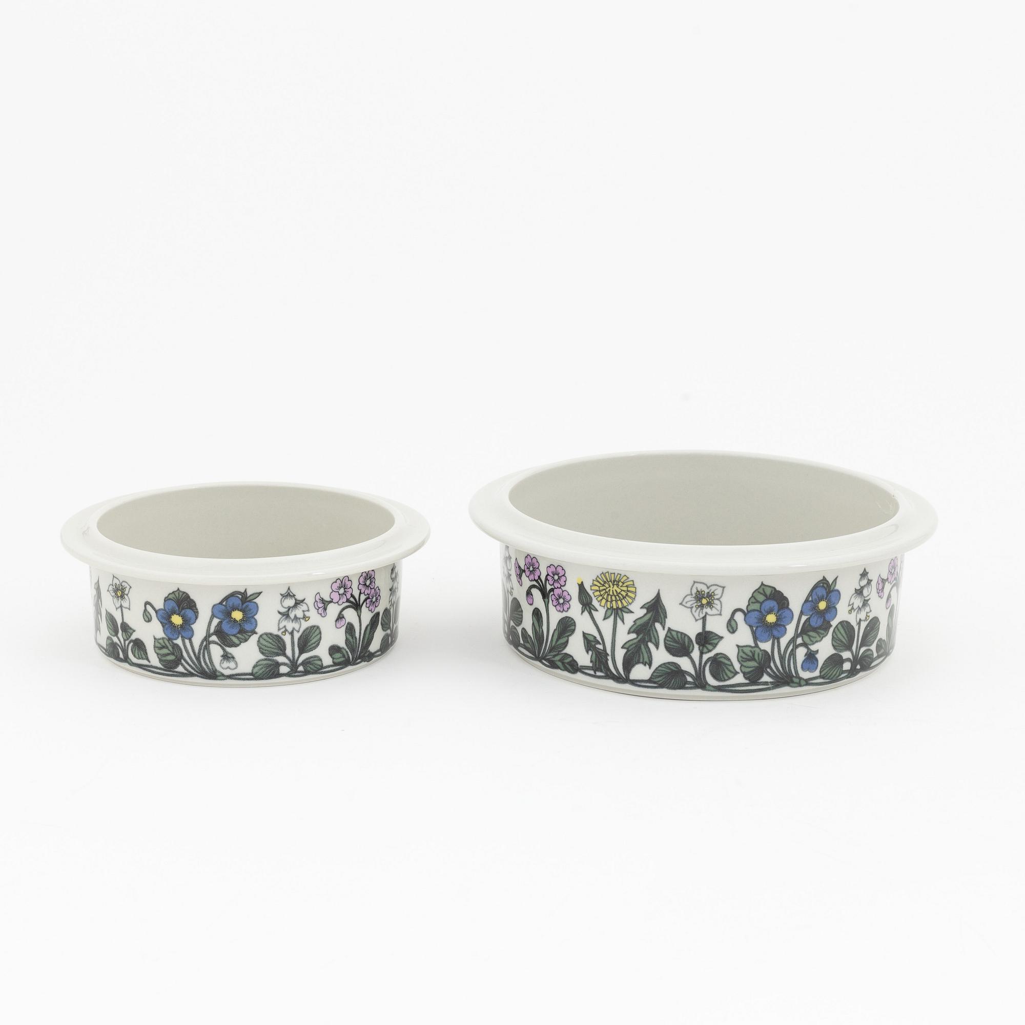 Esteri Tomula, a porcelaine dinner service, 'Flora', Arabia, Finland (56 pieces).
