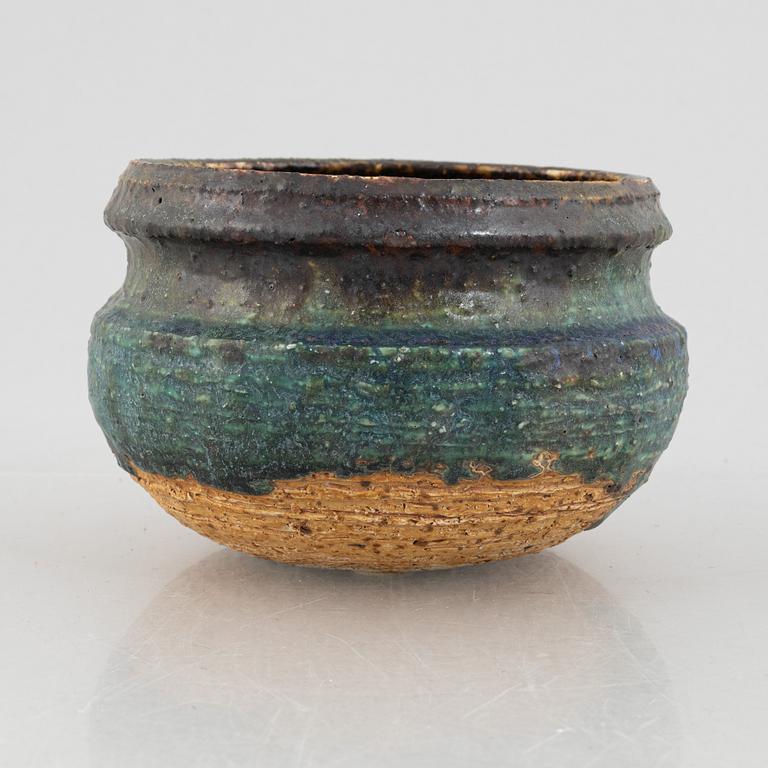 Auli Heinonen, a chamotte stoneware bowl, Arabia, Finland 1960s.