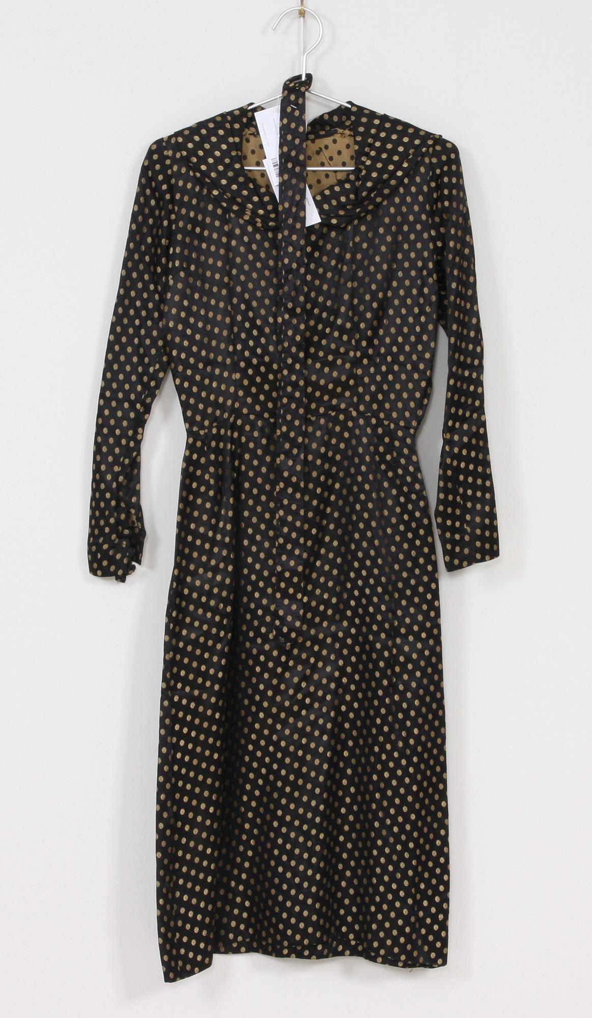 KLÄNNING samt SKÄRP, 1900-tal.