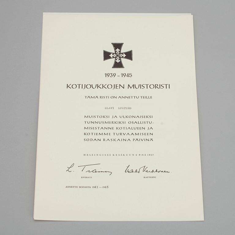 PARTI MEDALJER, ca 40 st, DIPLOM och UTMÄRKELSER, 15 st, Finland 1940-tal.