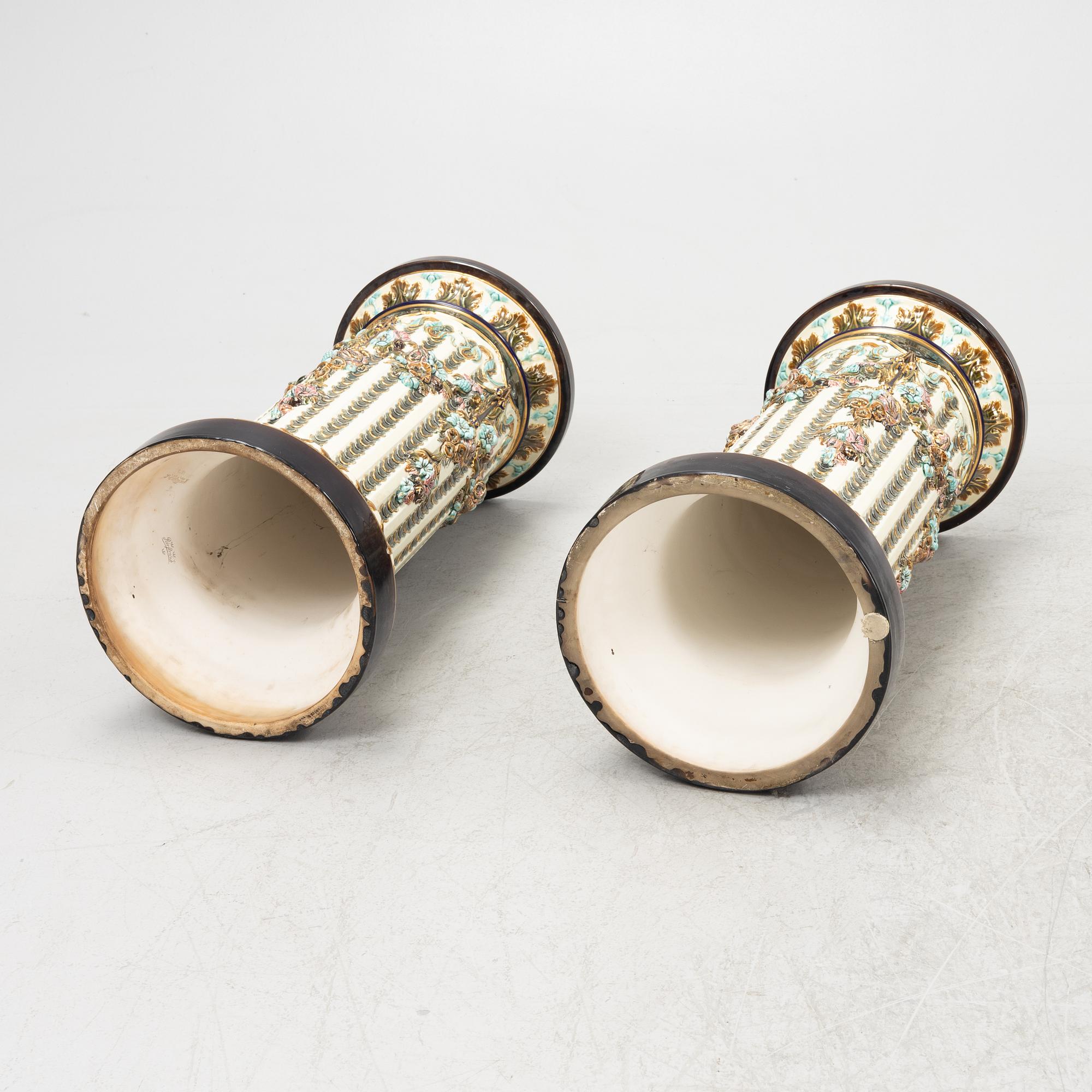 Piedestaler, ett par, Rörstrand, omkring år 1900.