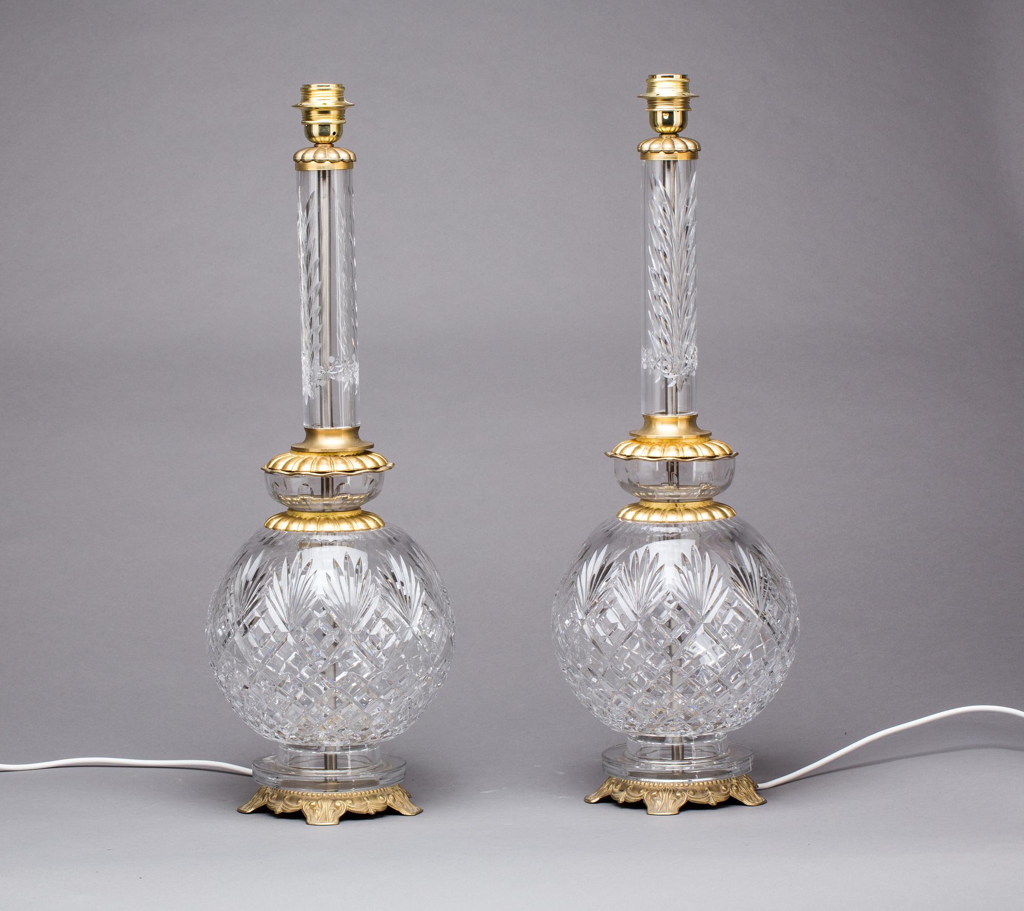 BORDSLAMPOR, ett par, signerade by E.Moaven, modern tillverkning.