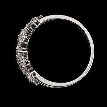 RING, 18K vitguld, diamanter tot ca 1.20 ct.