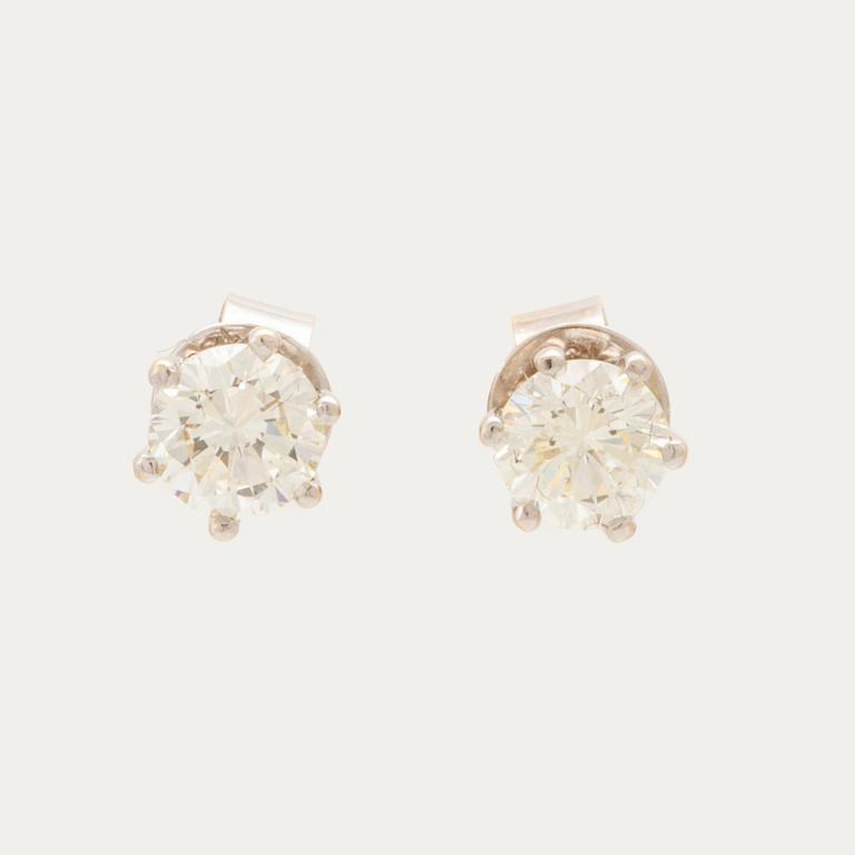 Örhängen vitguld 18K och briljantslipade diamanter.