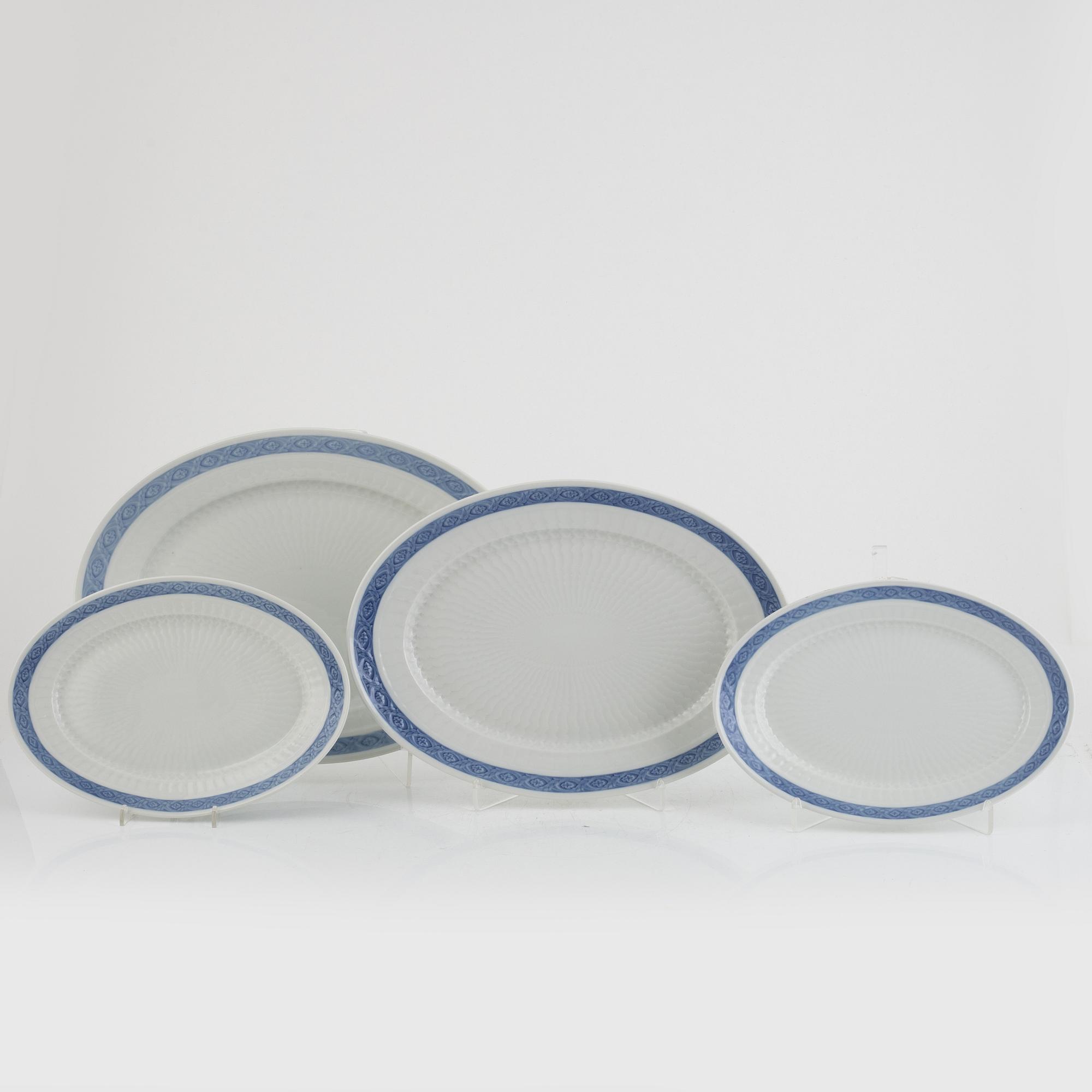 Arnold Krog, dinner service, 67 pieces, porcelain, "Blå vifte", Royal Copenhagen, Denmark.