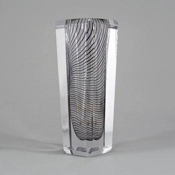 VAS, glas, Vicke Lindstrand, Kosta, signerad, 1900-tal.