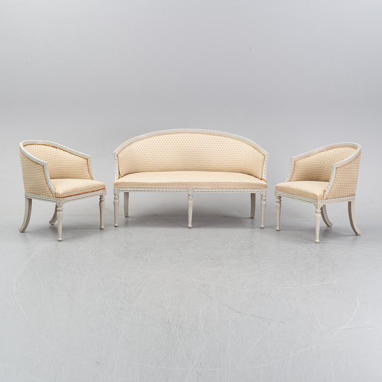 Salongsmöbel, två fåtöljer samt soffa, gustaviansk stil, 1900-talets början.