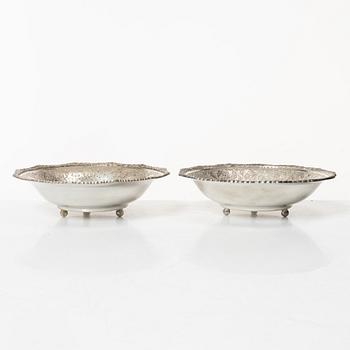 Skålar, två stycken, silver, Persien (Iran), 1900-tal.