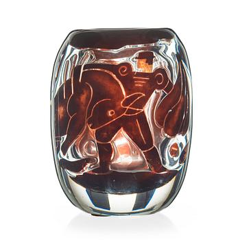 8. Edvin Öhrström, An Edvin Öhrström 'Ariel' glass vase, Orrefors, Sweden 1937.