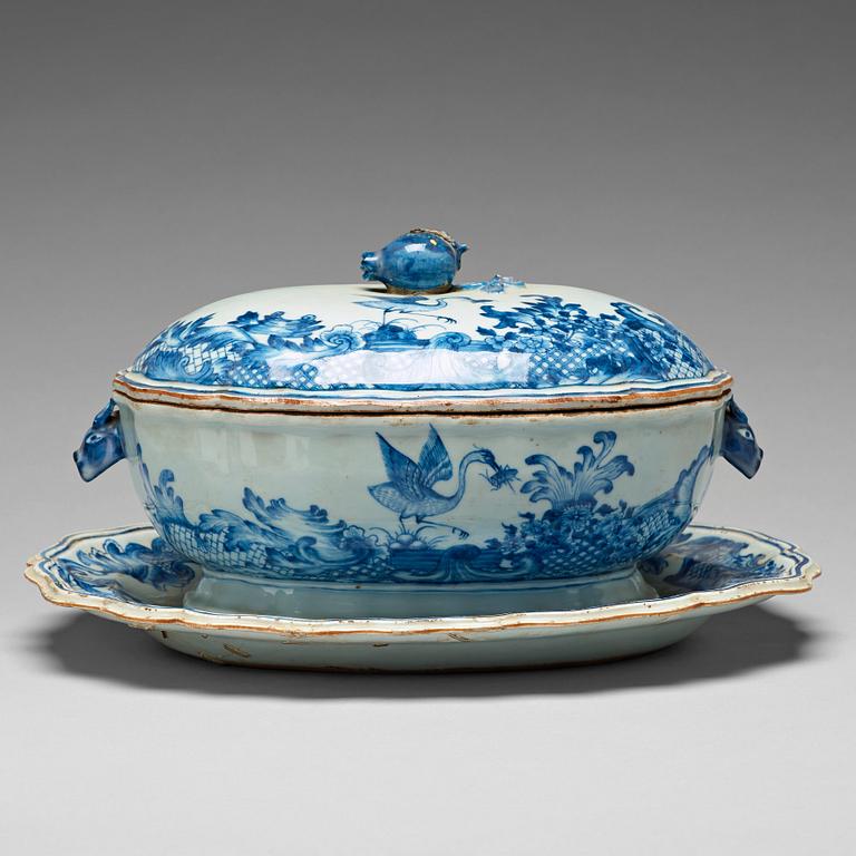 A blue and white armorial tureen with cover, Qing dynasty, Qianlong (1736-95).