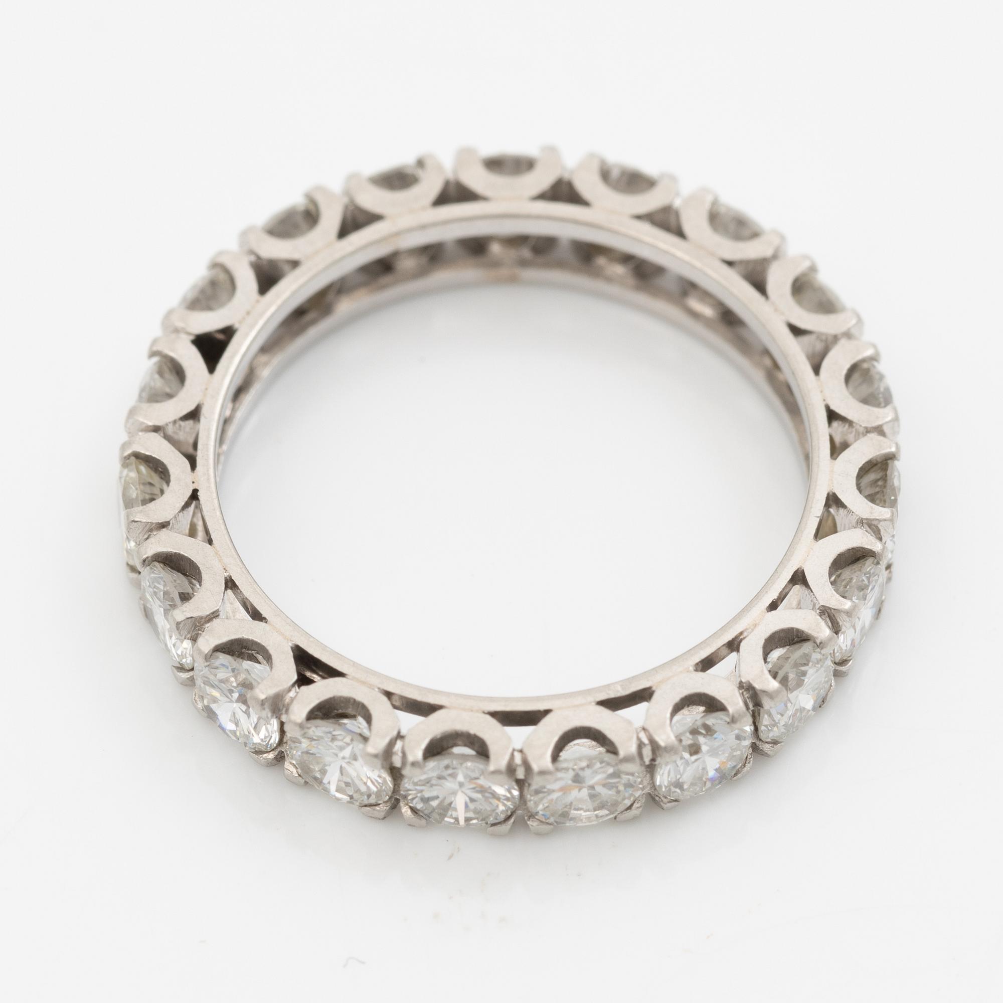 H. Stern ring, full eternity, platinum set with brilliant-cut diamonds, certificate from H. Stern included.