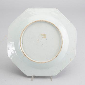 TALLRIKAR, 4 st porslin, Qingdynastin, Qianlong (1763-95).