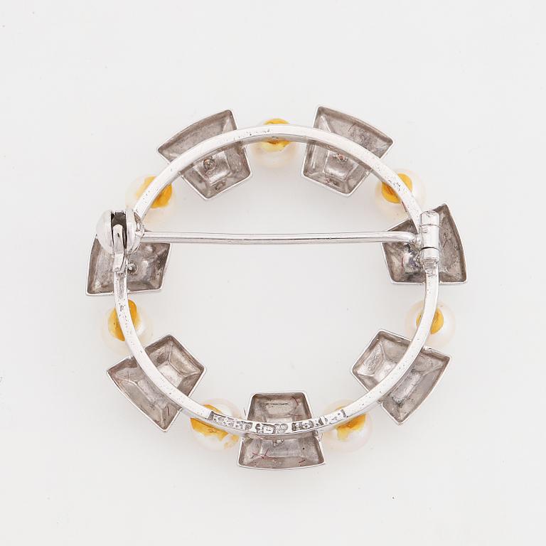 Pearl and eight cut diamond brooch.