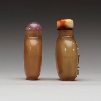 Two agath snuff bottles, Qing dynasty,, 19th century.