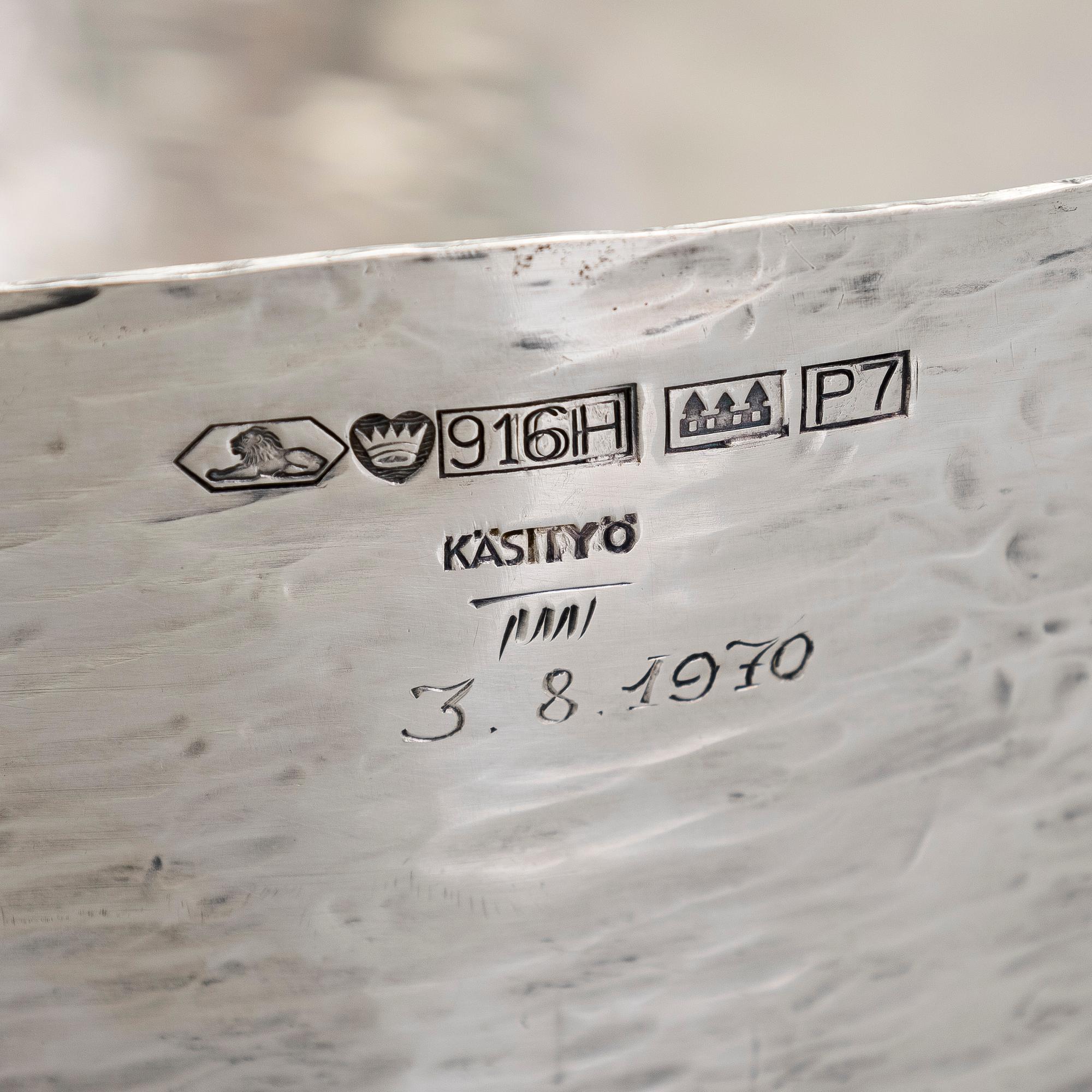 Tapio Wirkkala, boolimalja ja -kauha, hopeaa, palisanteri, Kultakeskus, Hämeenlinna, 1969.