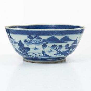 Bålskål, porslin, Kina, Jiaqing (1796-1822).