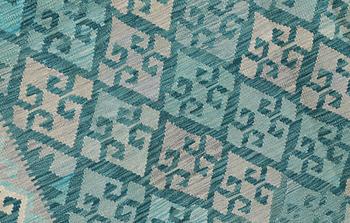 A Kelim carpet, 297 x 201 cm.