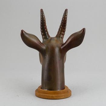 GUNNAR NYLUND, a unique stoneware sculpture of a gazelle´s head, Rörstrand, Sweden, mid 20th century.