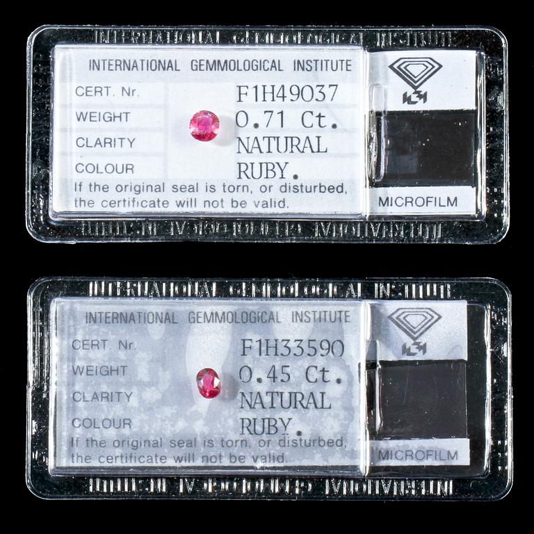 RUBINER, 2 st, fasettslipade, oinfattade, 0.45 ct resp 0.71 ct. Cert. IGI.