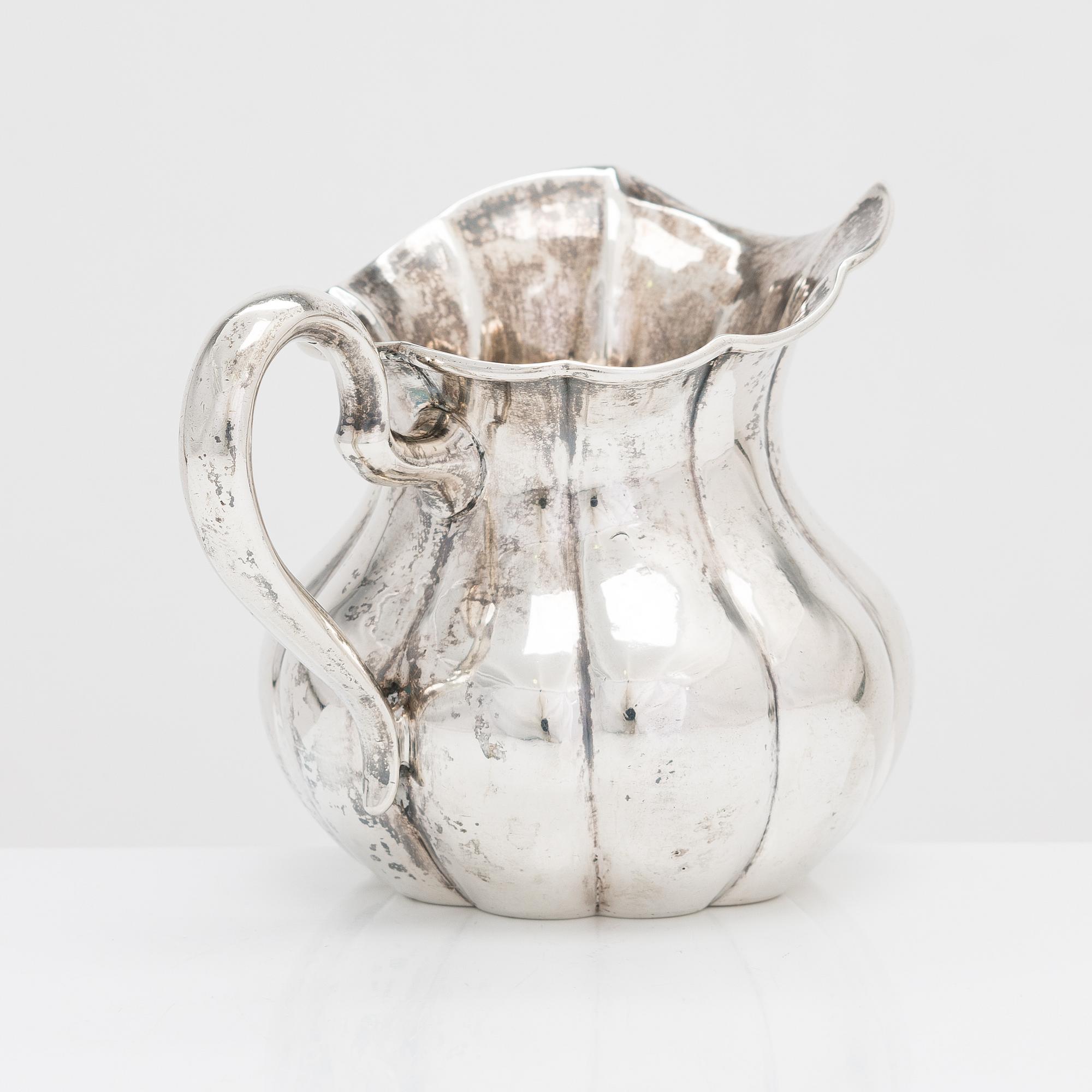 Johan Heinoin, mjölkkanna, silver, S:t Petersburg 1872.